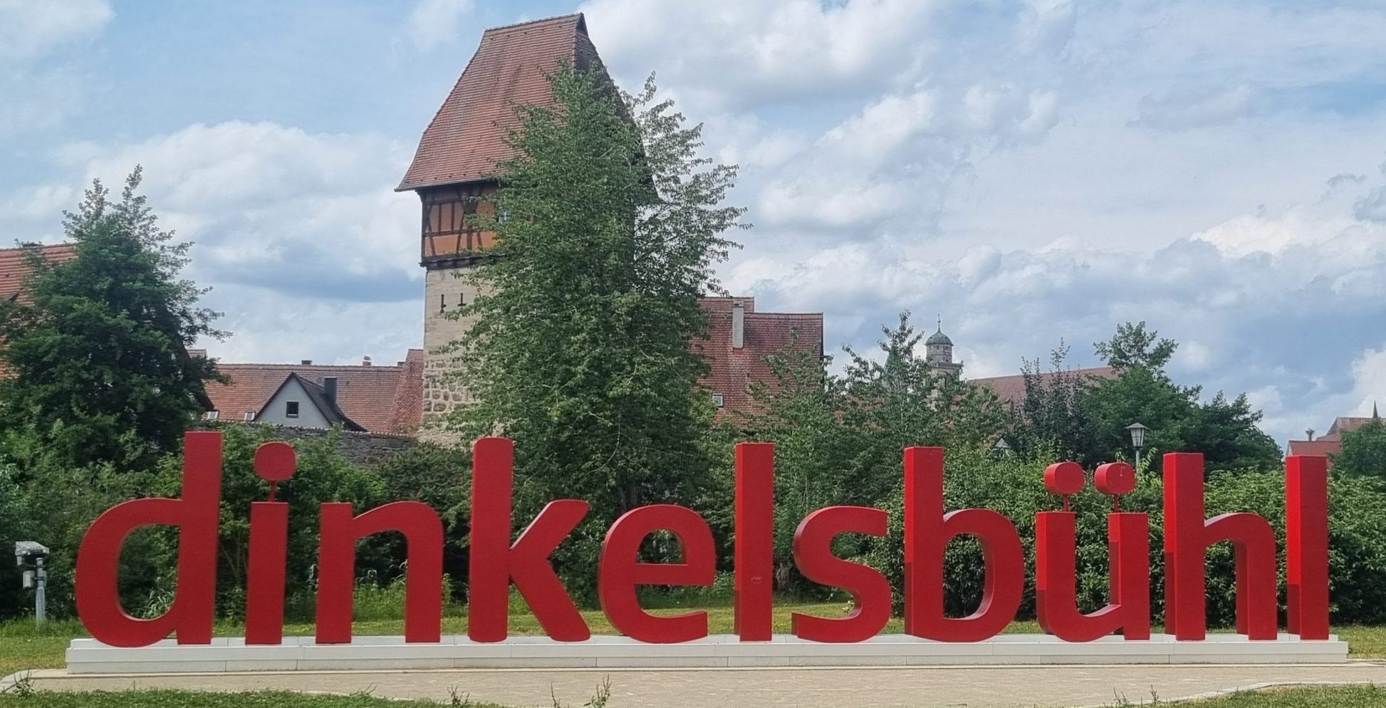 „Dinkelsbühl Schriftzug – Einsatzgebiet von Thompson Security & Service für Sicherheitsdienst, Schlüsseldienst und Schlüsselverwahrung in der Region“